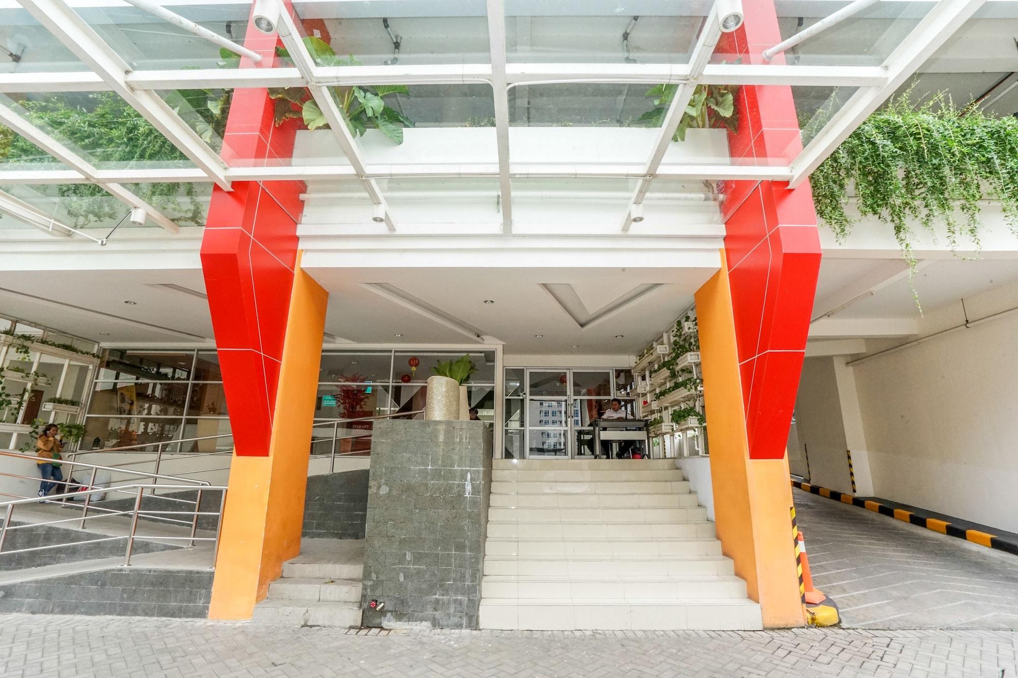 Super Oyo Capital O 91962 Pavilion Permata Сурабая Экстерьер фото
